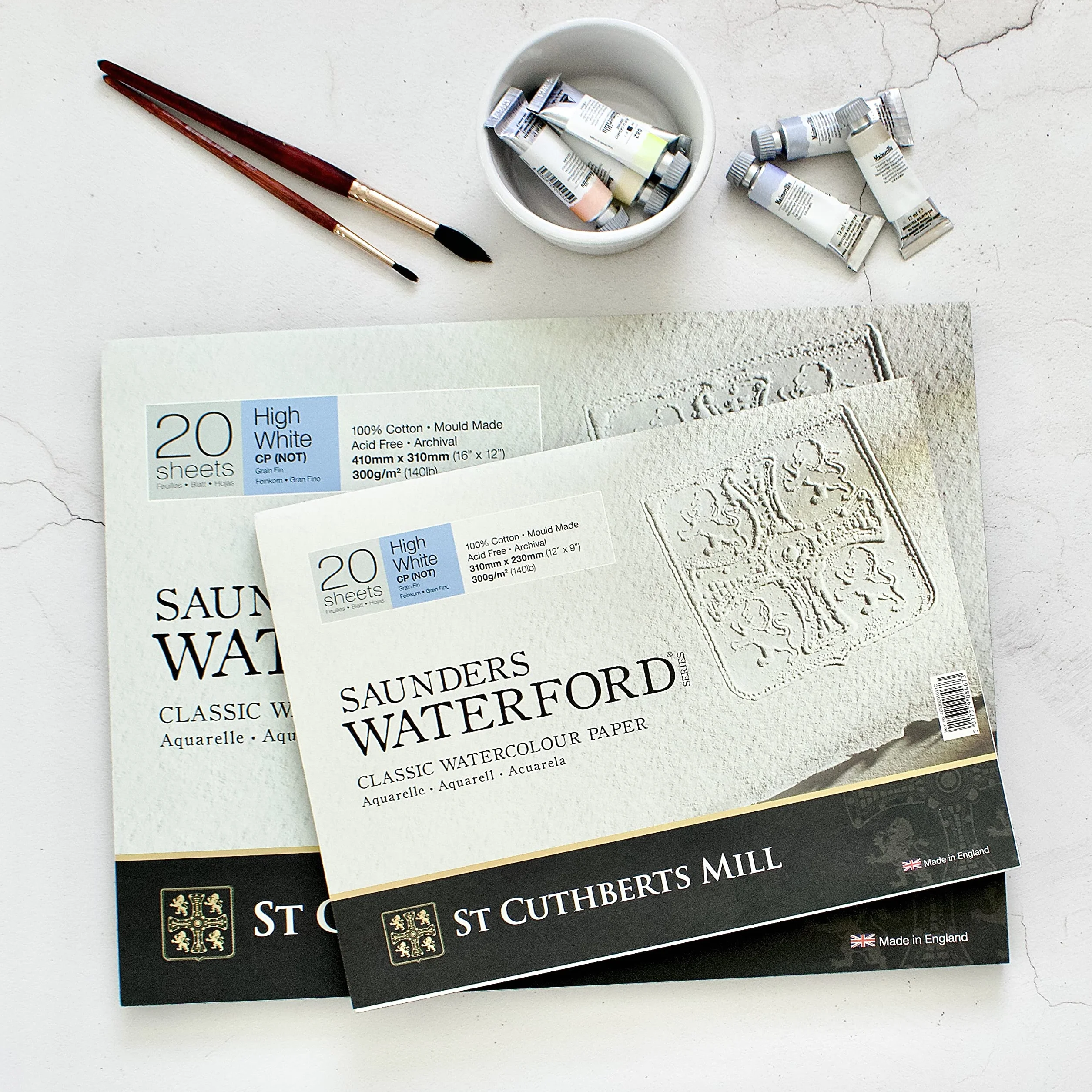 St Cuthberts Mill Saunders Waterford papier akwarelowy T46330051011C: 300 g/m², drobnoziarnisty, blok akwarelowy 31 x 23 cm, klejony na okrągło, 20 arkuszy, biały