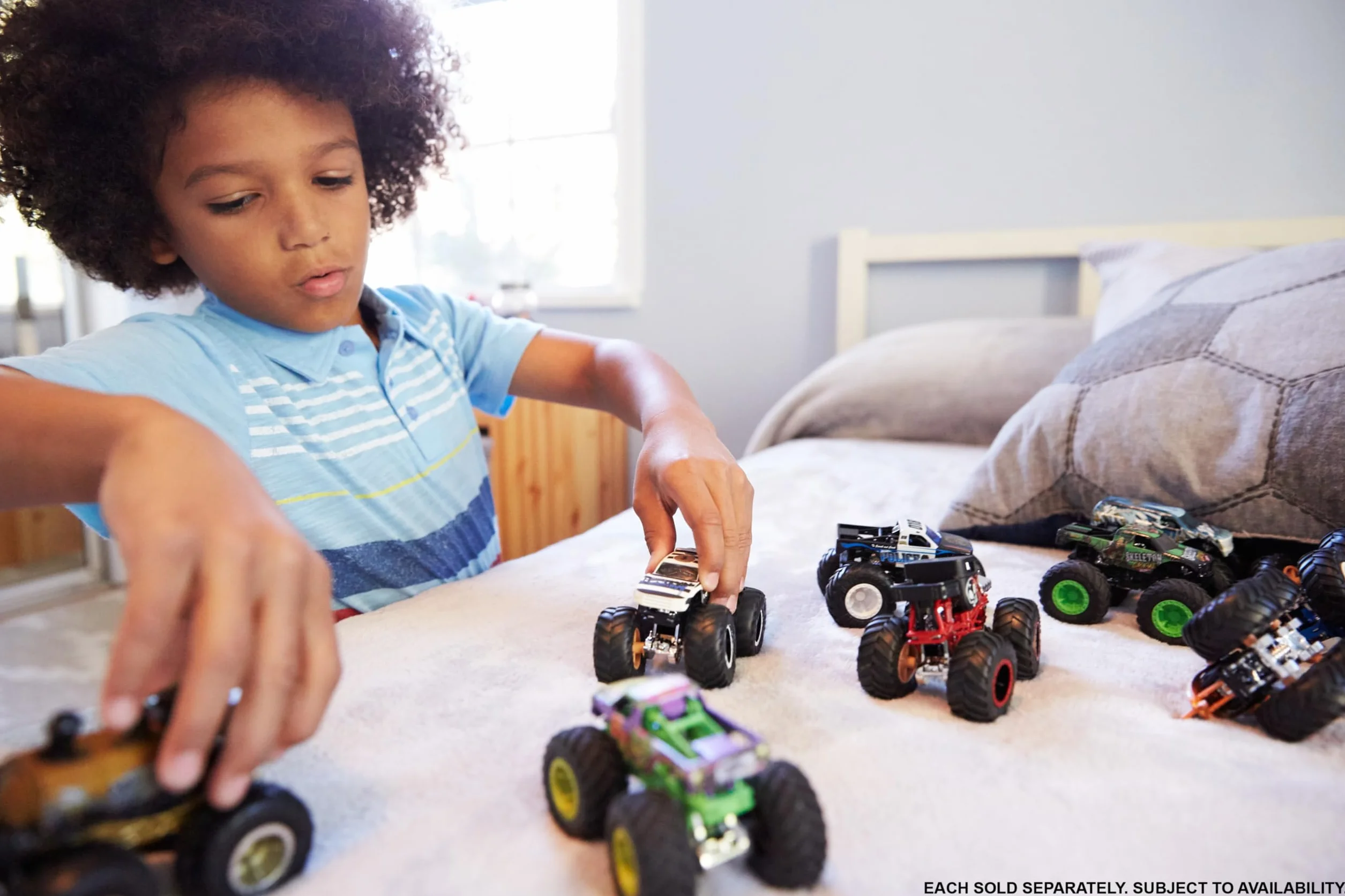 Hot Wheels Monster Trucks Set, 1 Toy Truck in 1:64 Scale & 1 Crushable Car, Vehicle Play for Kids & Collectors (Styles May Vary), FYJ44