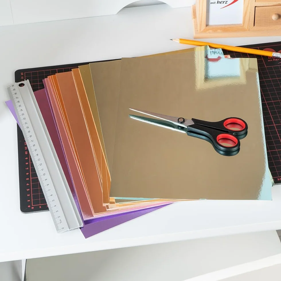 Ideen mit Herz Karton lustrzany, papier metalowy, metaliczny papier do majsterkowania, 20 arkuszy, DIN A4, 200 g/m², biała strona tylna (pastelowy)