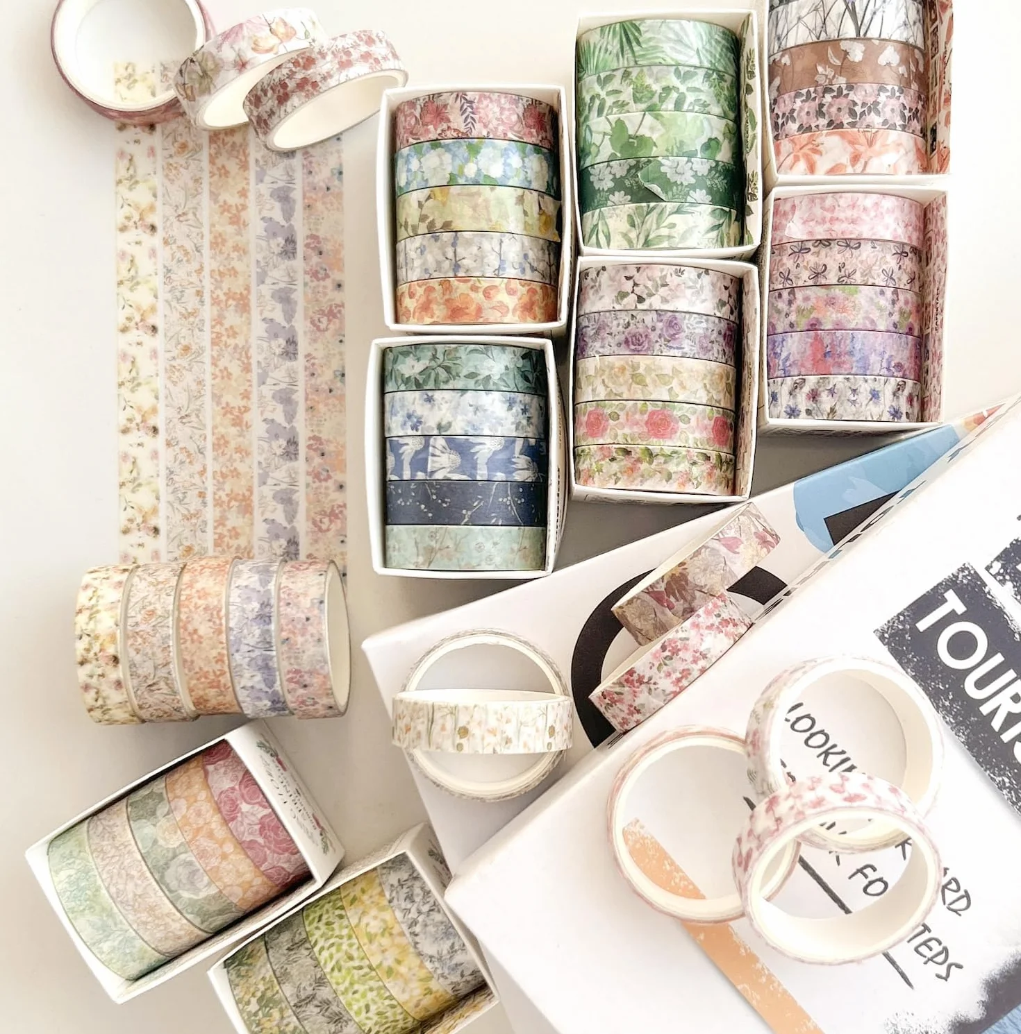 Kwiaty Washi Tape zestaw 30 rolek wzorów kwiatowych, dekoracyjne, wąskie, maskujące taśmy do sztuki, rękodzieła, dzienników, planerów, scrapbookingu, owijania (Greens Thrive)