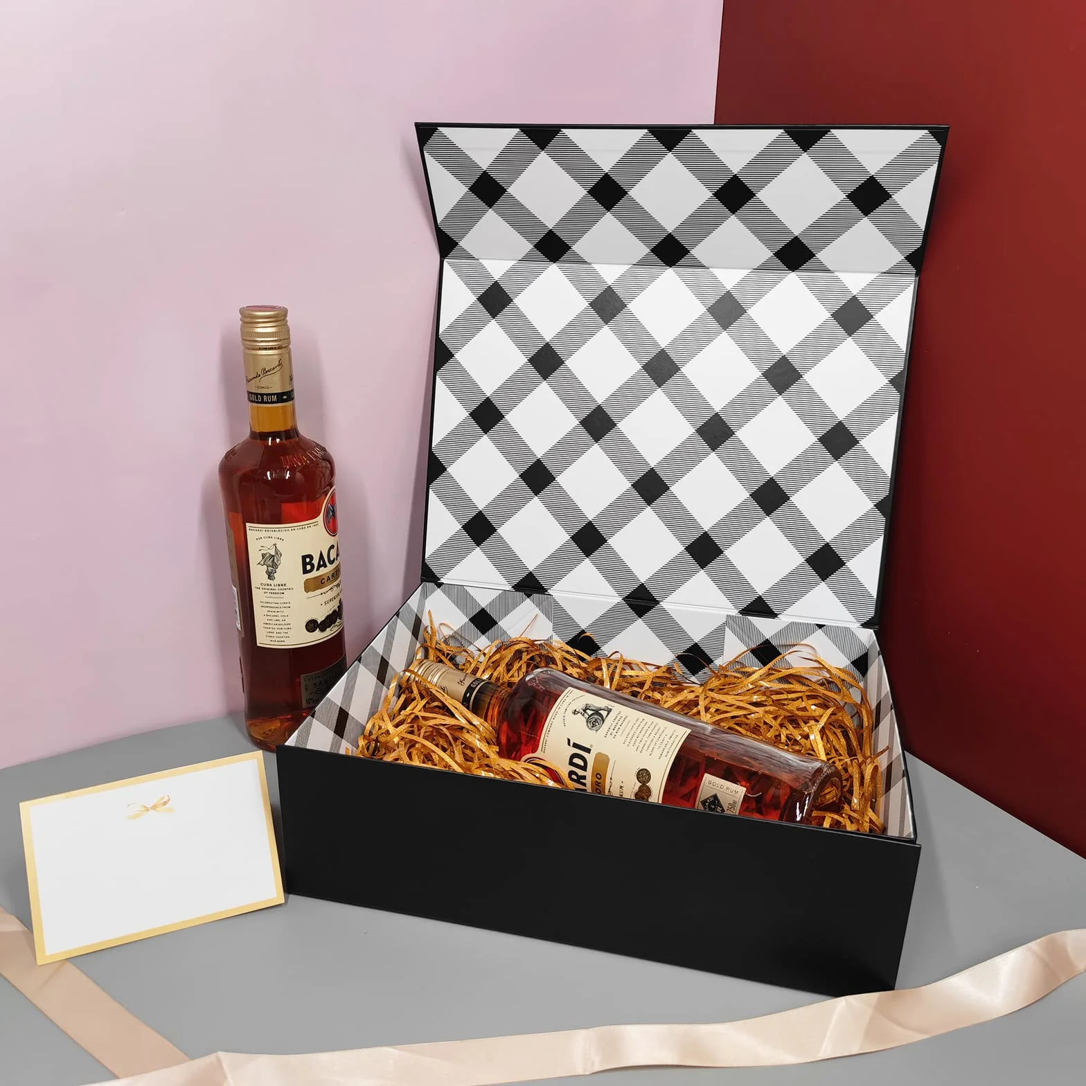 Tekhoho Duże czarne pudełko prezentowe 33 x 23,7 x 10 cm, wysokiej jakości pudełko prezentowe z magnetyczną pokrywką i wstążką prezentową na święta, ślub, urodziny, do pakowania prezentów, podszewki