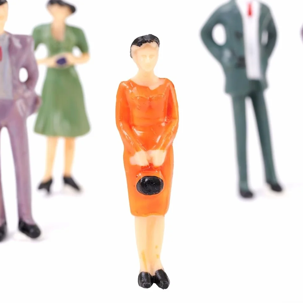 50 szt. figurki ludzi w skali 1:32, plastikowe figurki siedzące i stojące do modeli kolei i scen dioramy