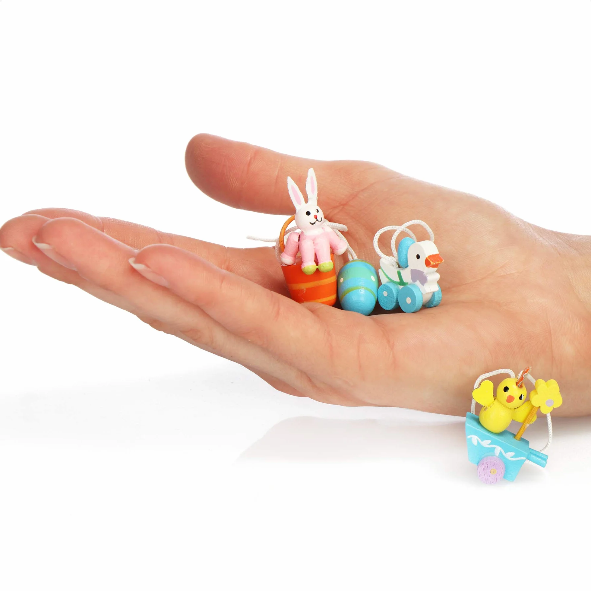 COM-FOUR® 18-czesciowy zestaw drewnianych figurek wielkanocnych - Drewniana dekoracja wielkanocna - Drewniane figurki na Wielkanoc do powieszenia (18 kolorowych zawieszek)