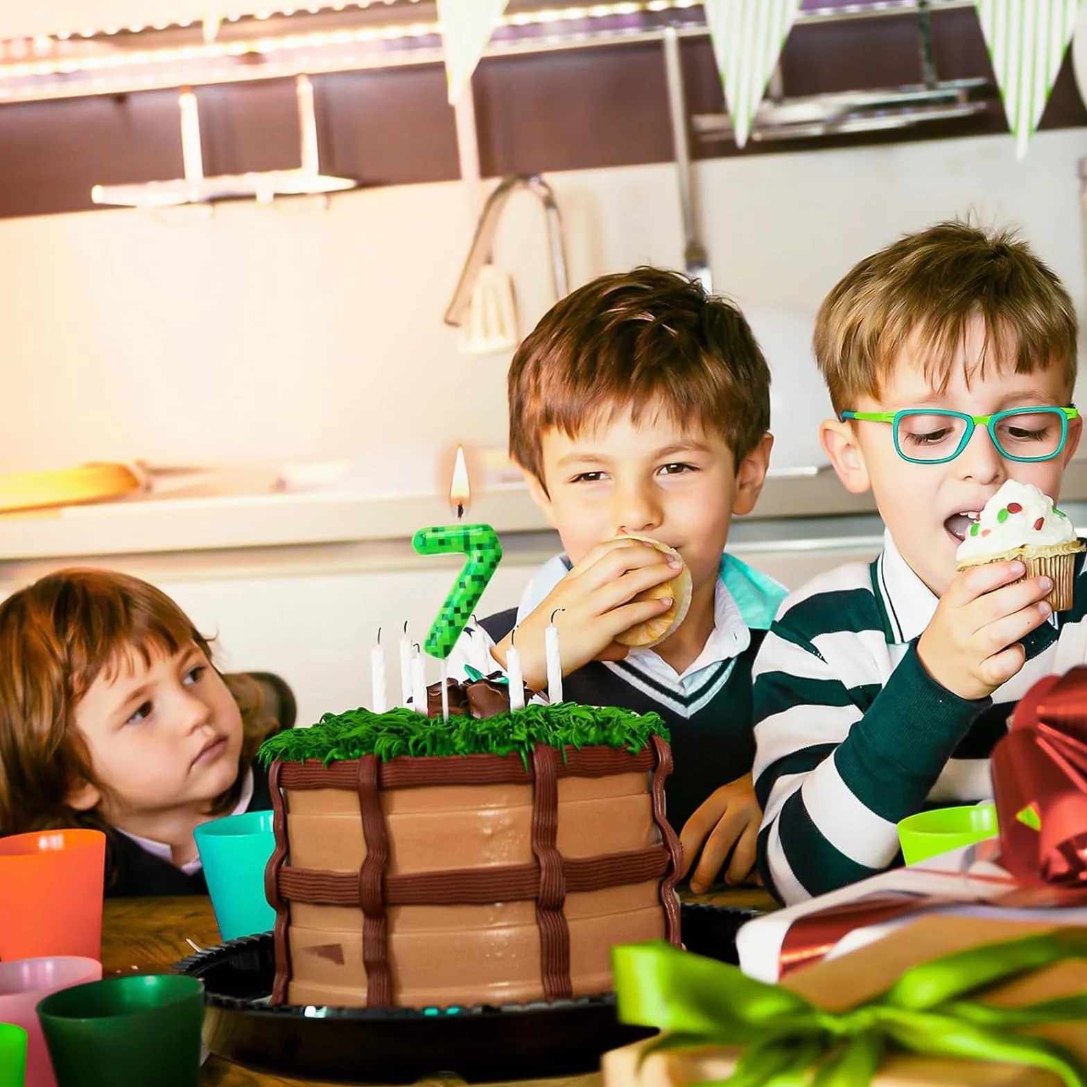 Lilbitty 7. Urodzinowa świeca z liczbami w kolorze zielonego piksela, idealna dla chłopców lub dziewcząt, trwała, z parafiny, bezpieczna i zabawna, dekoracja na imprezę