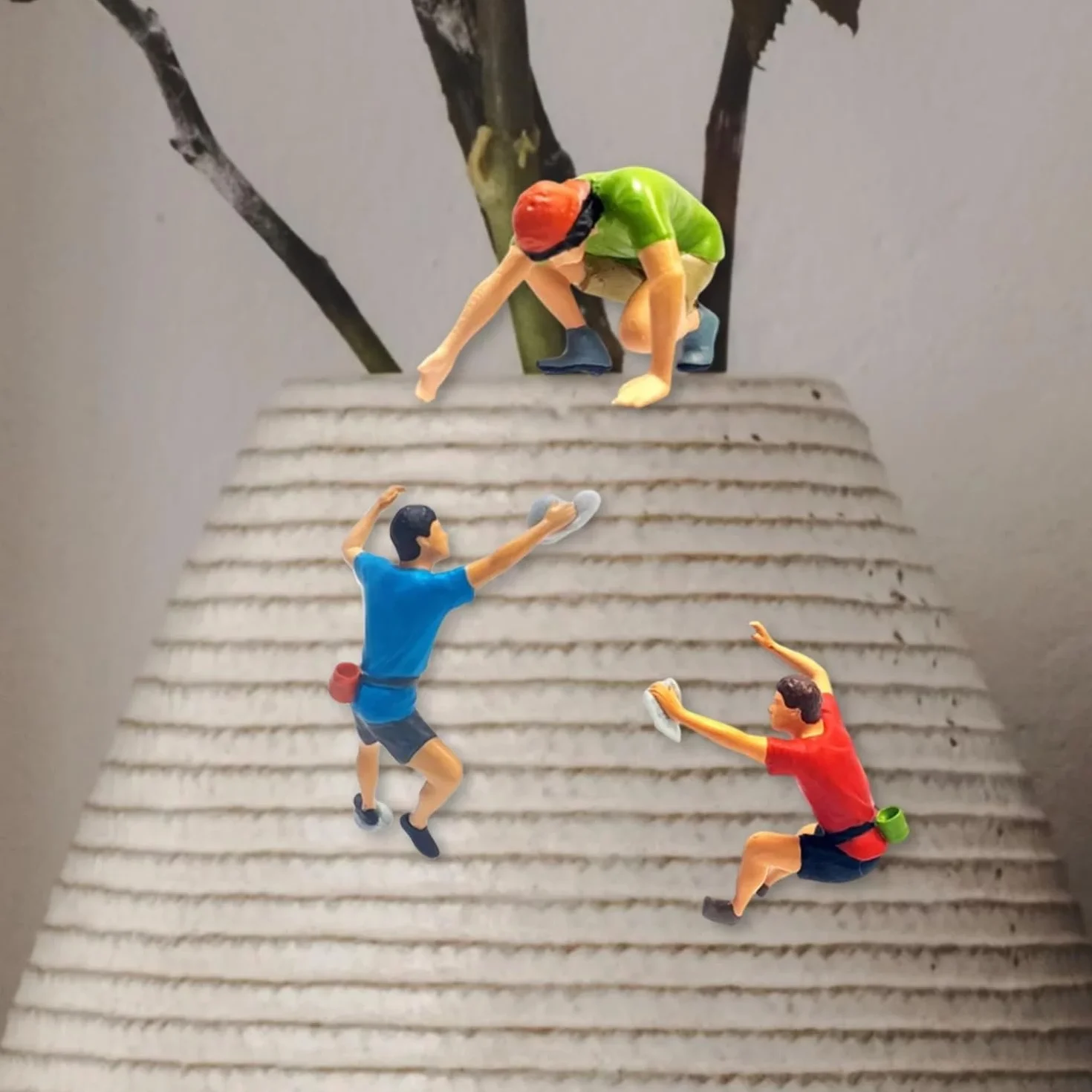 Miniaturowe wspinacz skałkowy sport wspinaczka ludzie figurka miniaturowy wspinaczka mini figurki wspinaczkowe mikrokrajobraz diorama sceneria miernik ludzie model dekoracja do projektów DIY -