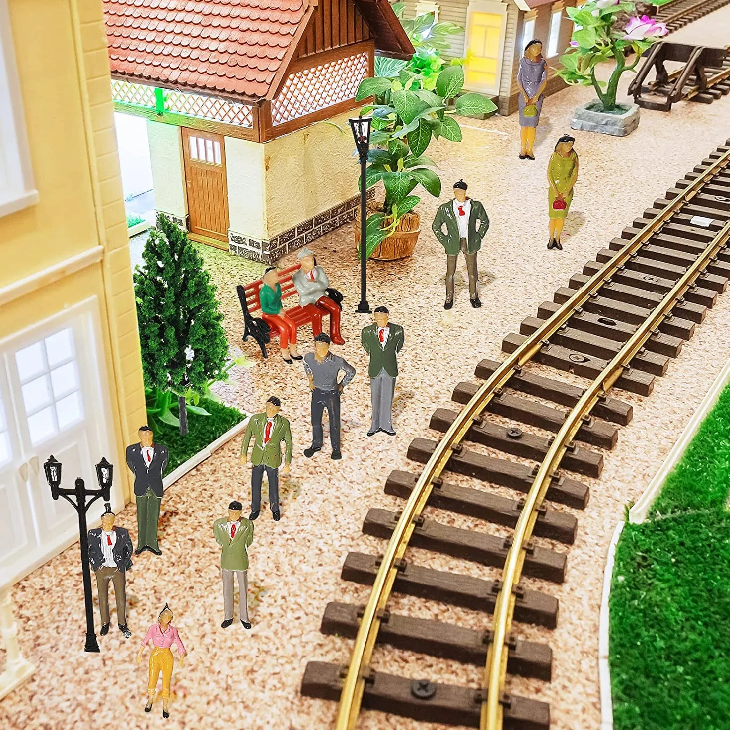 VICDUEKG 60 sztuk miniaturowych figurek modelarskich pomalowanych osób siedzących i stojących, różne pozycje, miniaturowe figurki H0, 1:87