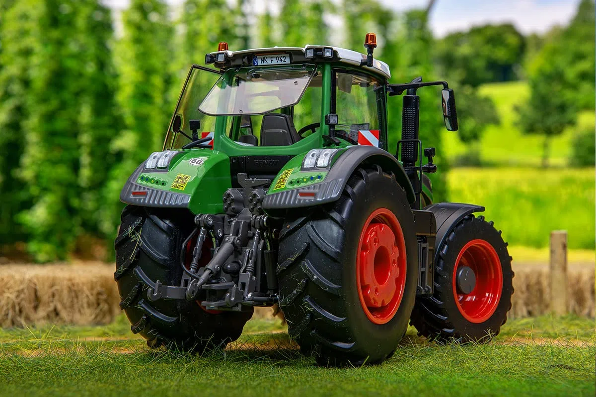 WIKING 077865 Fendt 942 Vario, Model traktora, 1:32, Metal,Tworzywo sztuczne, Od 14 lat, Liczne funkcje, Zdejmowane obciążenie przednie, Wymienne koła, Ruchome wahacze górny i dolny