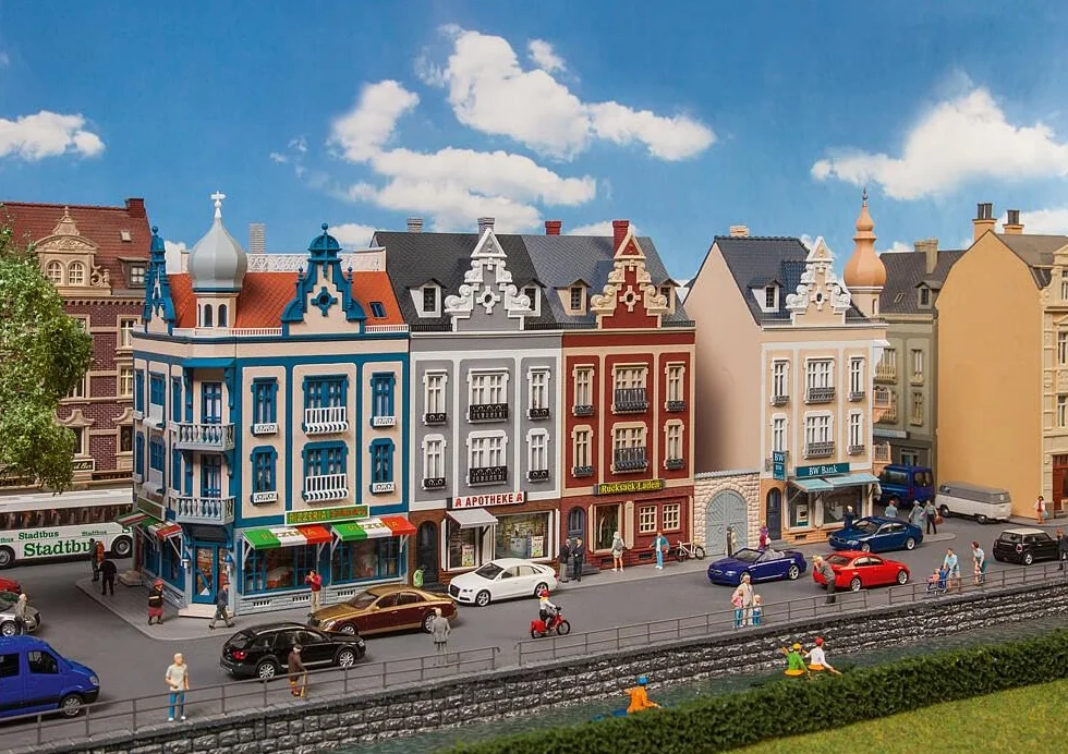 Faller FA 130701 - Aneks miejski Beethovenstraße, akcesoria do modelarstwa, modelarstwo, 27,5 x 8 x 55 cm