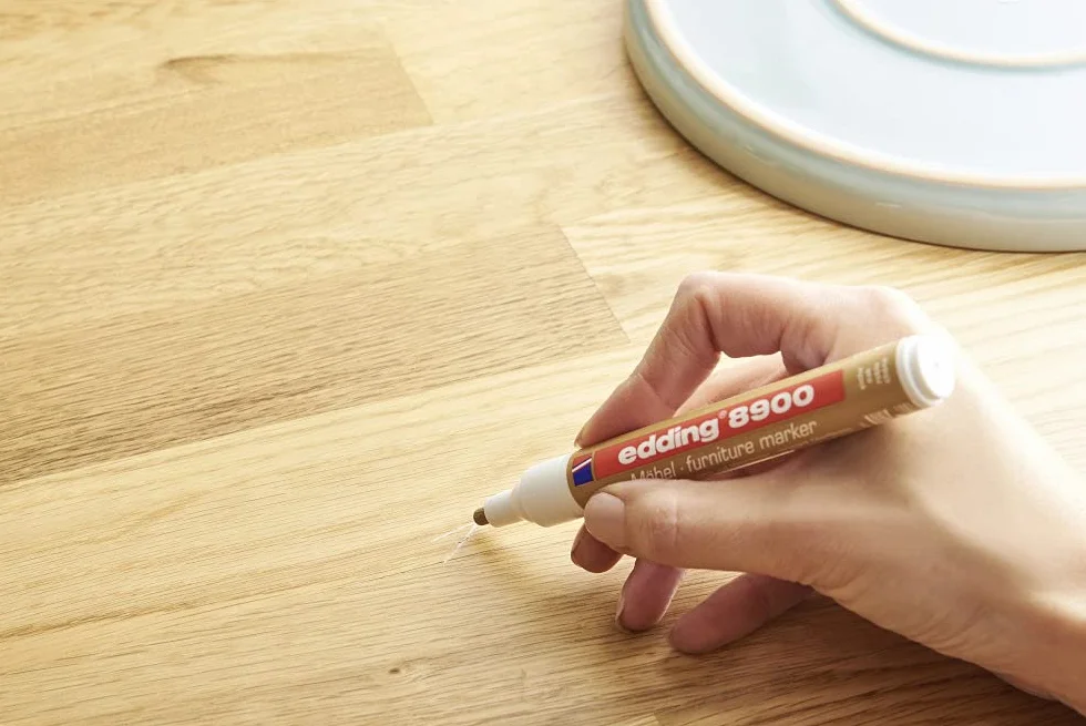 edding 8900 marker do mebli - orzech jasny - okrągła stalówka 1,5-2 mm - do zakrywania zarysowań i uszkodzeń fornirów, litego drewna, stołów, biurek