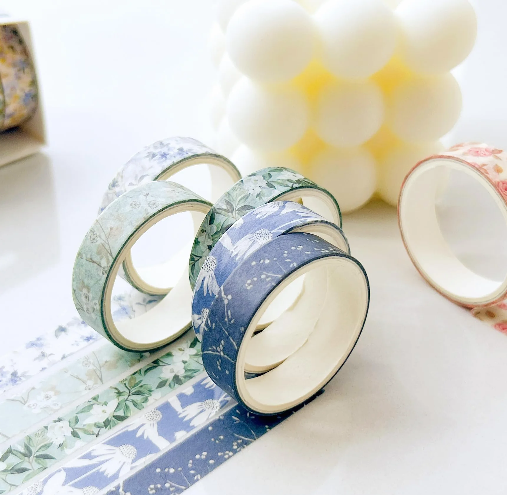 Kwiaty Washi Tape zestaw 30 rolek wzorów kwiatowych, dekoracyjne, wąskie, maskujące taśmy do sztuki, rękodzieła, dzienników, planerów, scrapbookingu, owijania (Greens Thrive)