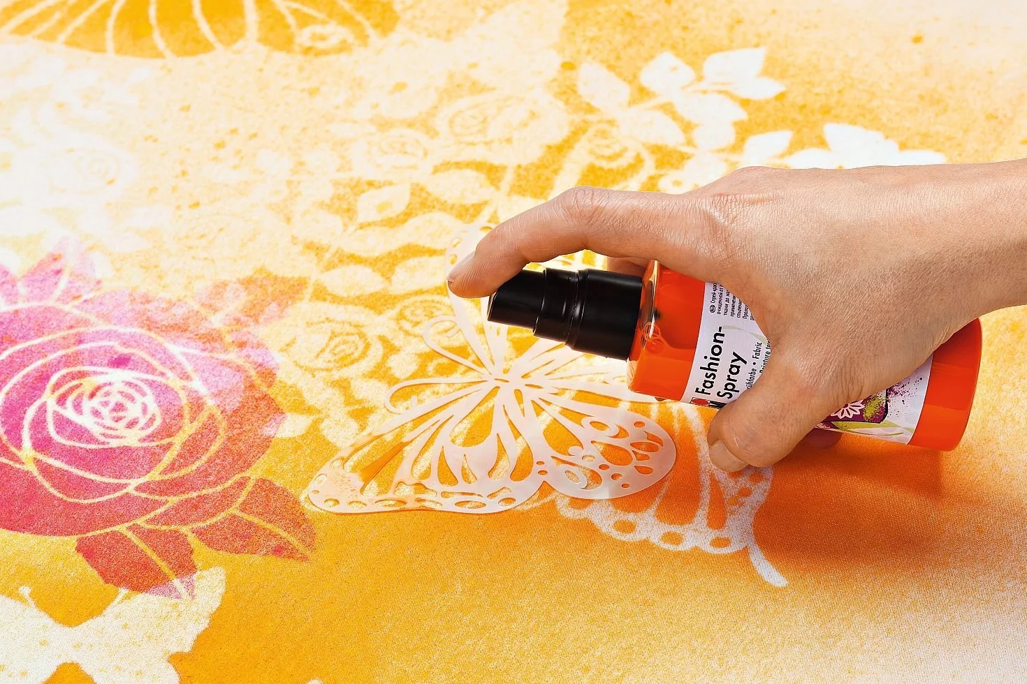 Marabu 17190050061 - Fashion Spray reseda 100 ml, farba w sprayu do tekstyliów, z pompką, do jasnych tkanin, miękki w dotyku, łatwe mocowanie, odporna na pranie w temperaturze do 40°C, wspaniałe efekty na tkaninie