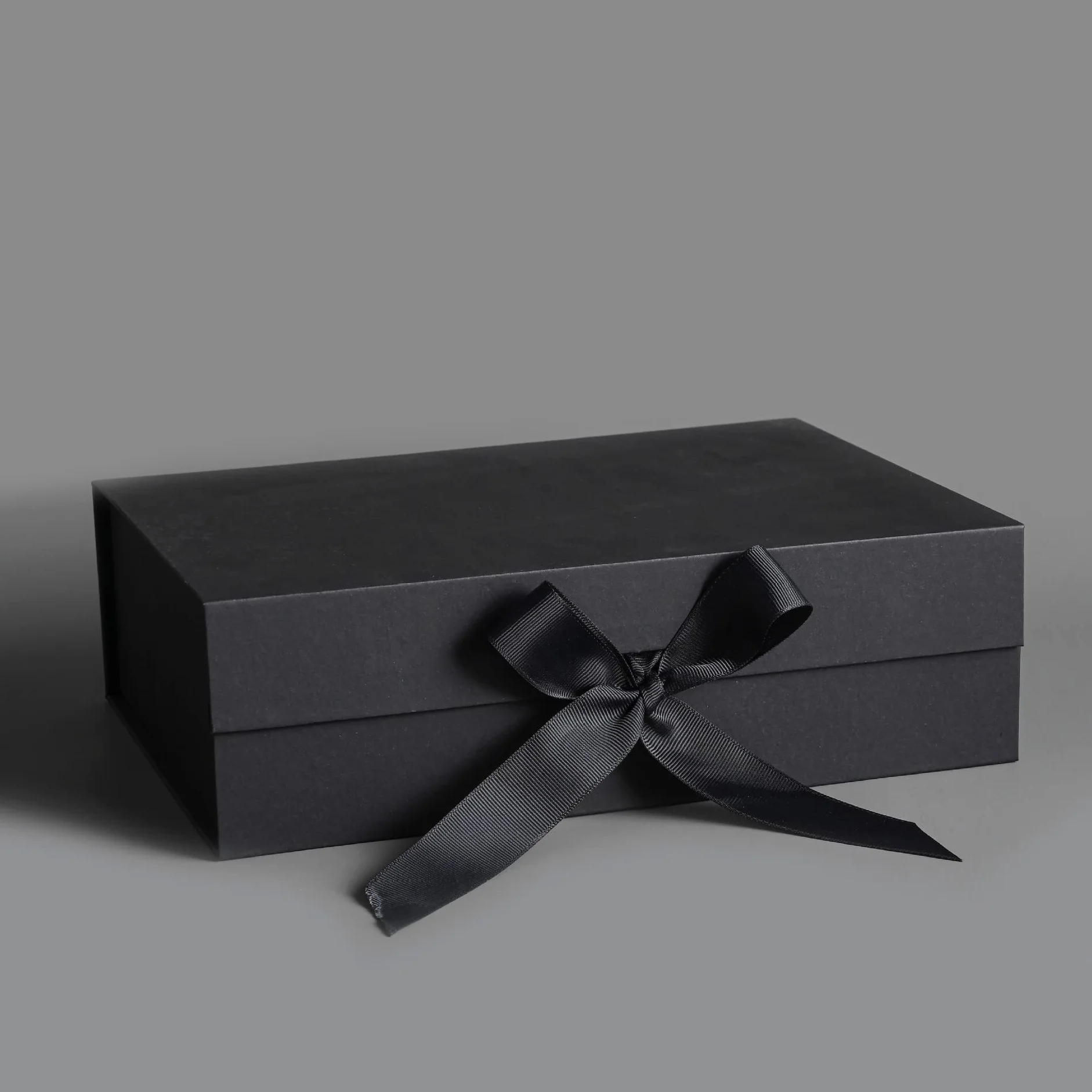 PIQIUQIU Czarne pudełko prezentowe z kokardką, 23 x 17 x 7 cm, pudełko na prezent wielokrotnego użytku, pudełko na prezent