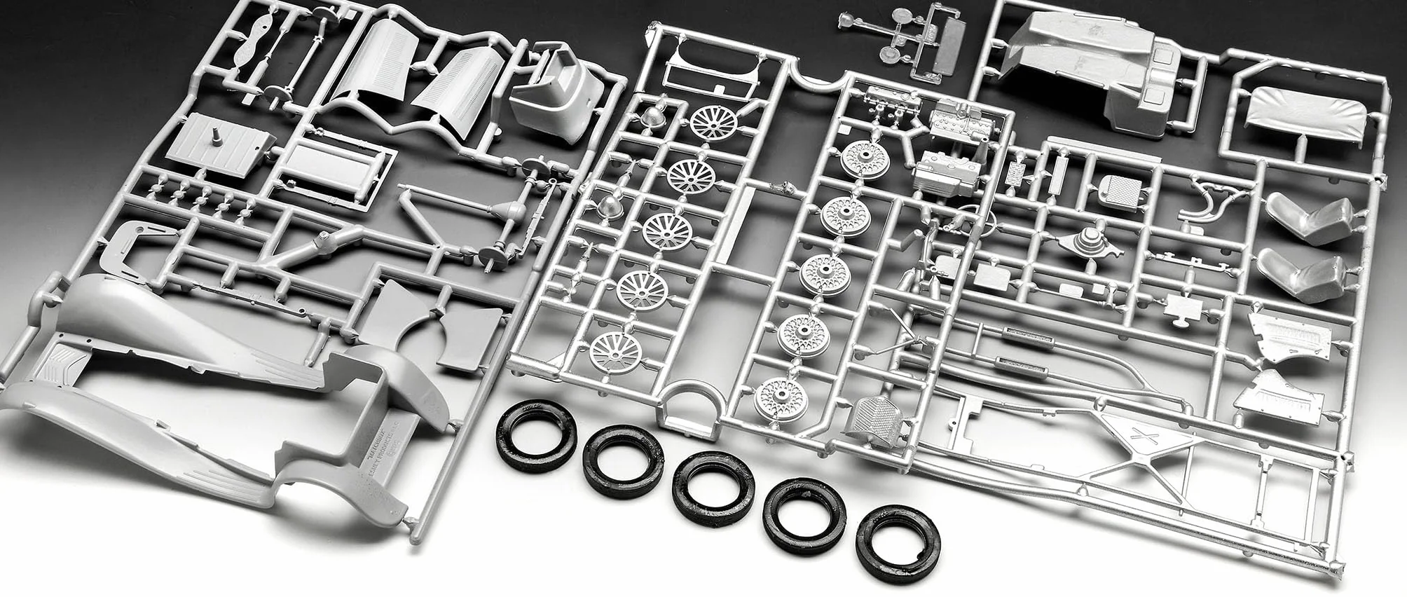 Revell 07752 Jaguar SS 100 skala 1:32 - niezabudowany/niepomalowany zestaw modeli plastikowych