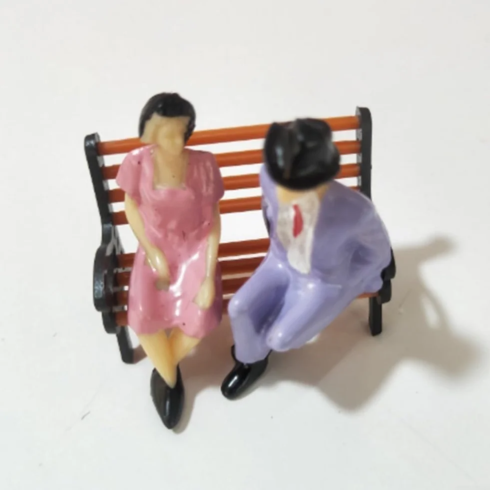 50 szt. figurki ludzi w skali 1:32, plastikowe figurki siedzące i stojące do modeli kolei i scen dioramy